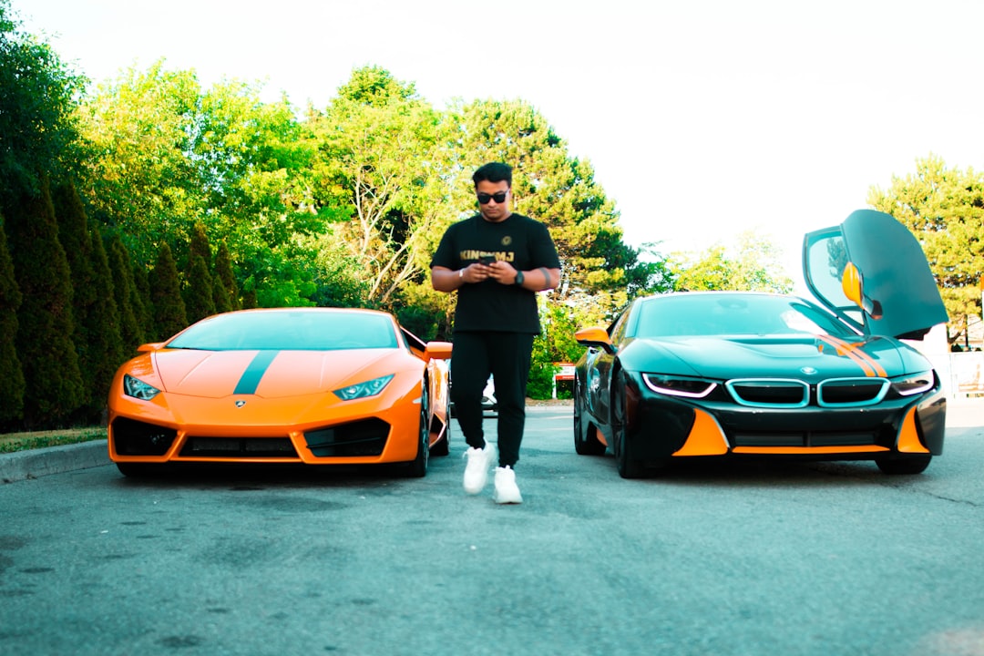 erfahren sie den aktuellen nettowert von elon musk, dem gründer von tesla und spacex, und entdecken sie einblicke in sein vermögen und seine investitionen.