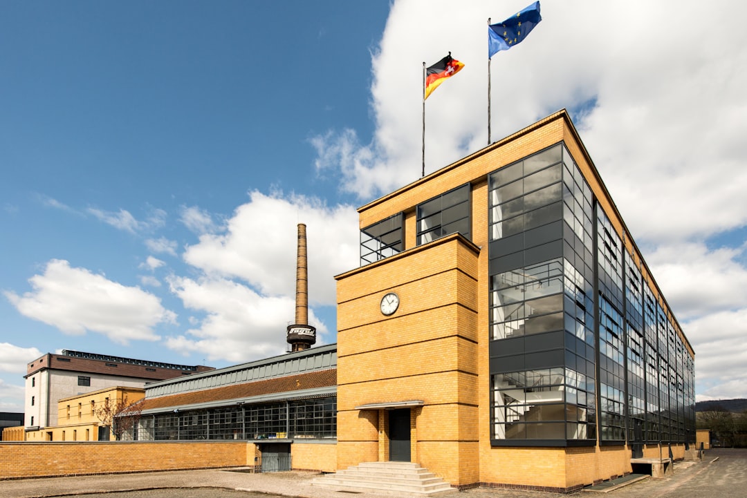 entdecken sie den größten arbeitgeber in deutschland und erfahren sie mehr über seine bedeutung, mitarbeiterzahl und einfluss auf die wirtschaft.