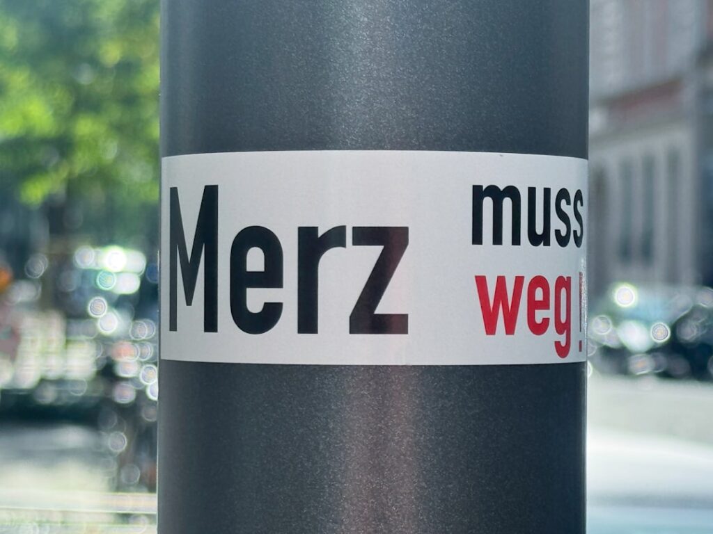 entdecken sie die entwicklung des vermögens von merz im laufe der jahre, einschließlich wichtiger meilensteine und finanzieller wachstumstrends.