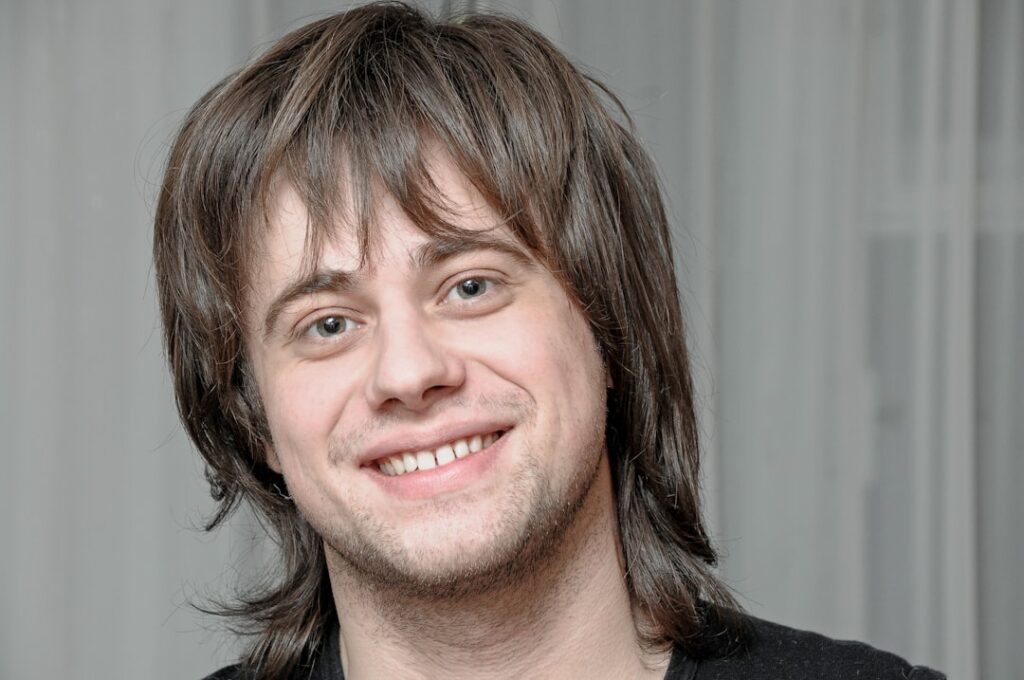 erfahren sie alles über das nettovermögen von toni kroos, seinen karriereerfolg und seine finanzielle situation als einer der bekanntesten deutschen profifußballer.