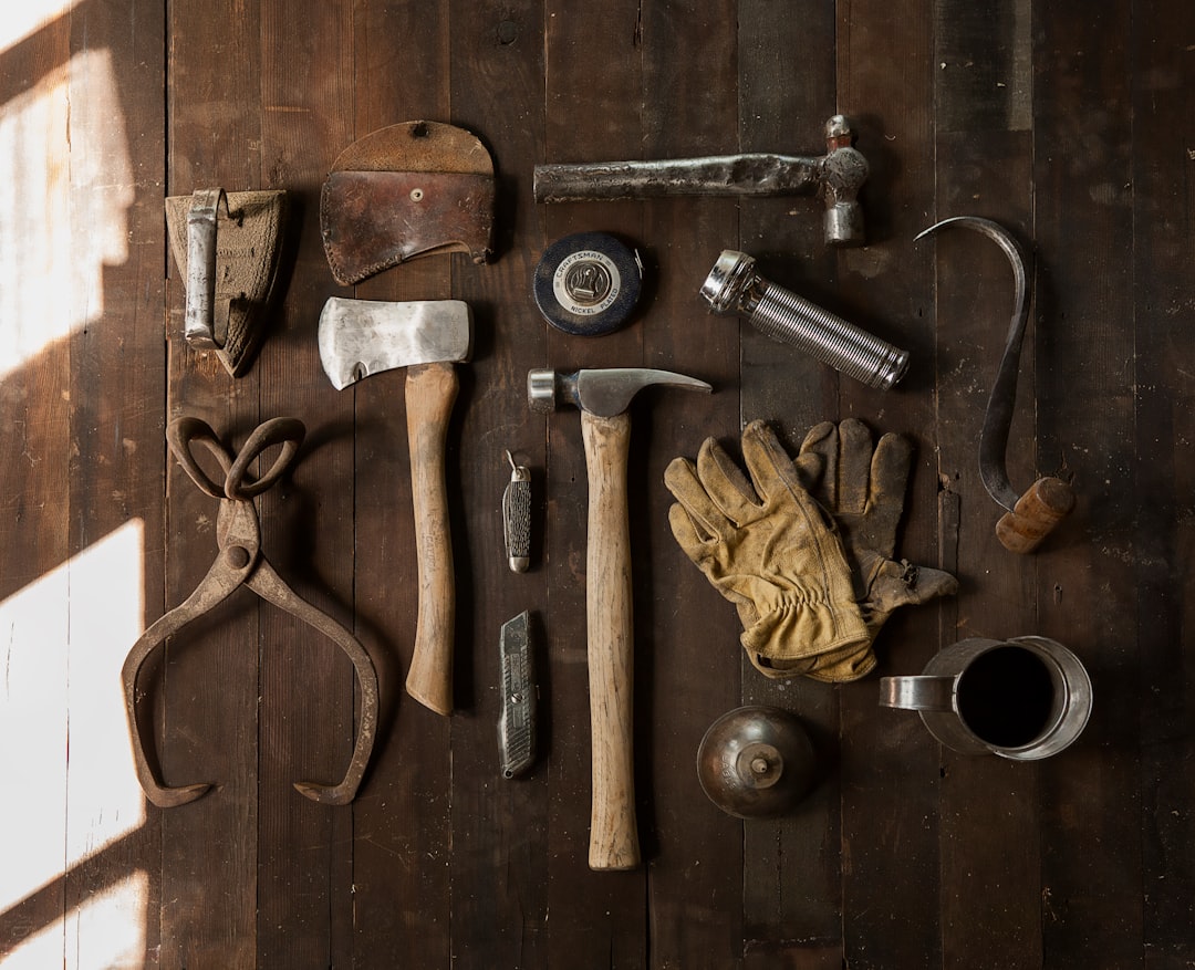 professionelle tischlerarbeiten: maßgeschneiderte holzlösungen für ihr zuhause und gewerbe. qualität, präzision und nachhaltige handwerkskunst.