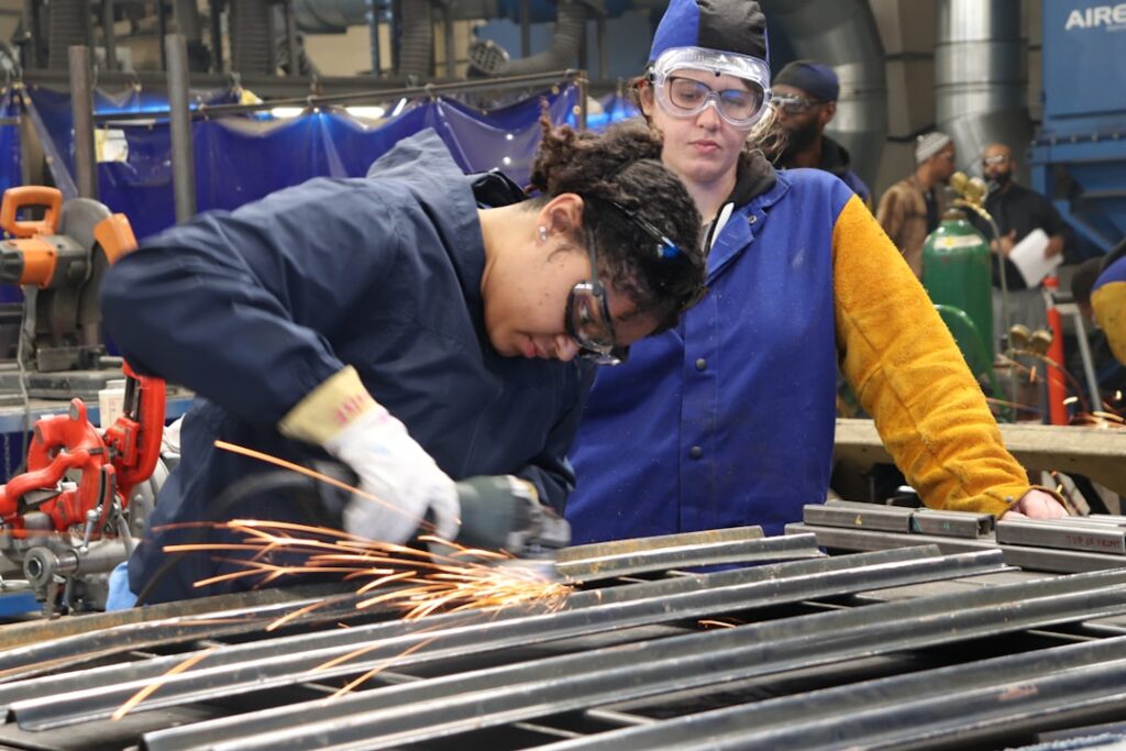 ausbildung zum metallbauer – erlernen sie die neuesten techniken und fertigkeiten im metallhandwerk für eine erfolgreiche karriere.