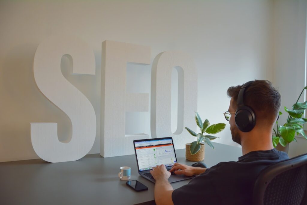 erfahrene seo-agentur, die ihre online-sichtbarkeit erhöht und nachhaltiges wachstum durch maßgeschneiderte suchmaschinenoptimierungslösungen fördert.